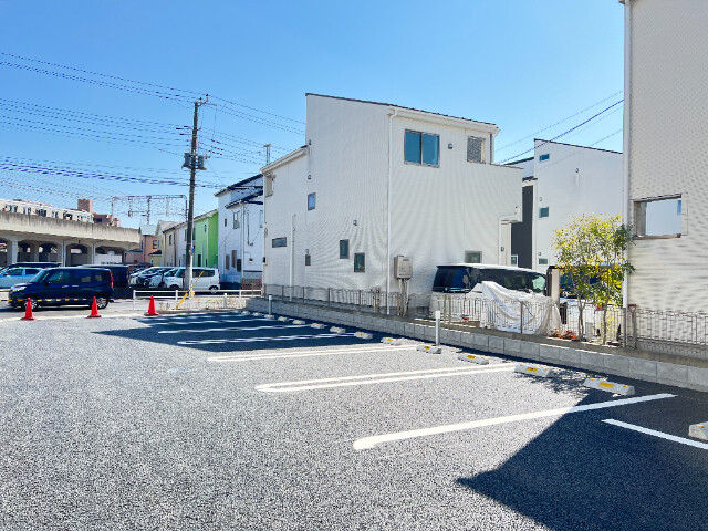 ��ʌ��z�J�s�����c���̃A�p�[�g�̒��ԏ�