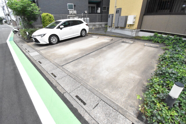 ��ʌ��������܎s�k��y�C���P���ڂ̃A�p�[�g�̒��ԏ�