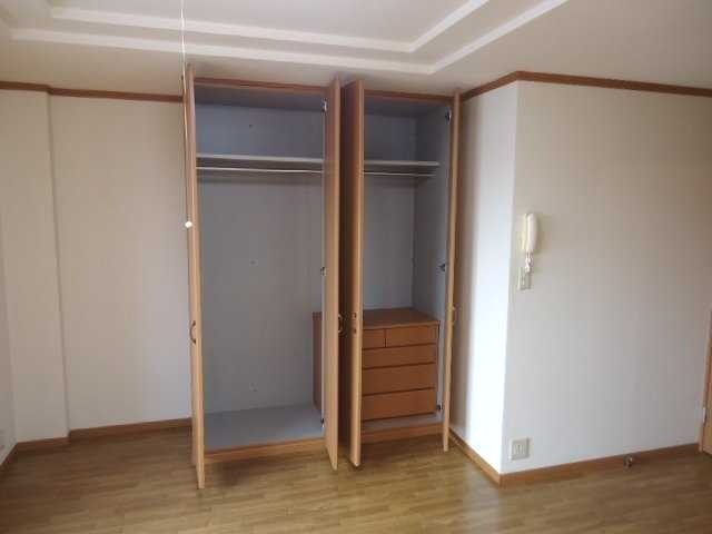 ��ʌ��k�����S�ɓޒ������j�U���ڂ̃A�p�[�g�̎��[