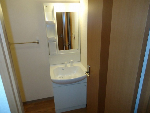 ��ʌ��k�����S�ɓޒ������j�R���ڂ̃}���V�����̐��ʏ�