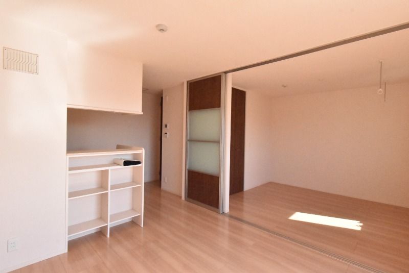 ��ʌ������s�ٓV�P���ڂ̃A�p�[�g�̋��ԁE���r���O