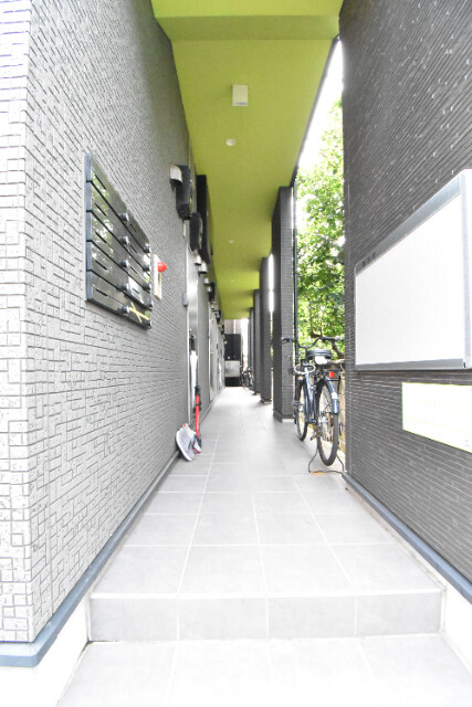 ��ʌ��������܎s�k��ޗǒ��̃A�p�[�g�̃G���g�����X