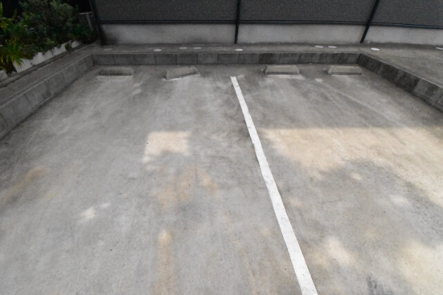 ��ʌ��������܎s�k��ޗǒ��̃A�p�[�g�̒��ԏ�