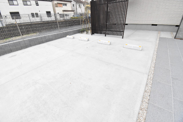 ��ʌ��z�J�s�{�{���R���ڂ̃}���V�����̒��ԏ�