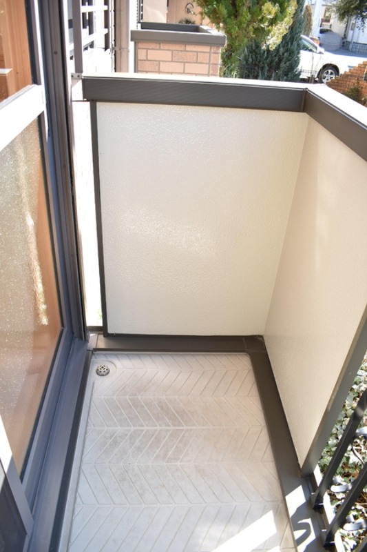 ��ʌ�����s�㕽�����P���ڂ̃A�p�[�g�̃o���R�j�[