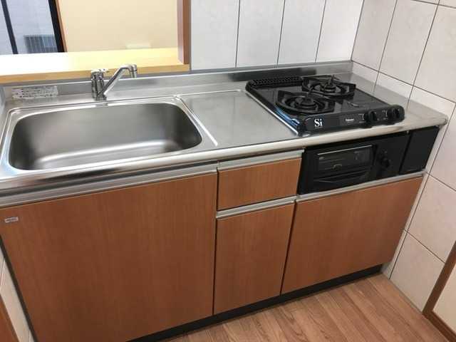 ��ʌ��������܎s��΋擌��΂R���ڂ̃}���V�����̃L�b�`��