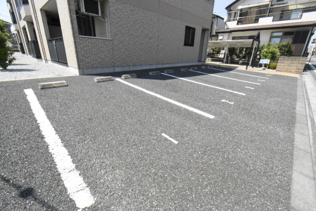 ��ʌ��������܎s��΋擌��΂R���ڂ̃}���V�����̒��ԏ�