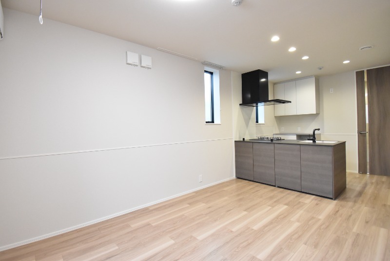 ��ʌ��������܎s�΋擌�Y�a�S���ڂ̃}���V�����̋��ԁE���r���O