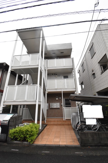 ��ʌ�����s�≺���R���ڂ̃A�p�[�g�̌����O��