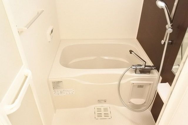 ��ʌ�����s�≺���R���ڂ̃A�p�[�g�̃o�X