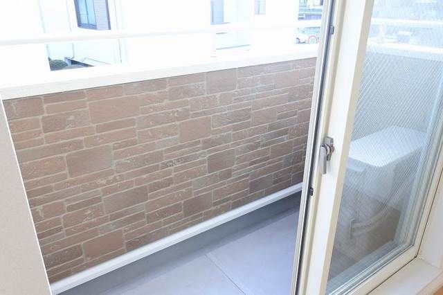 ��ʌ�����s�≺���R���ڂ̃A�p�[�g�̃o���R�j�[