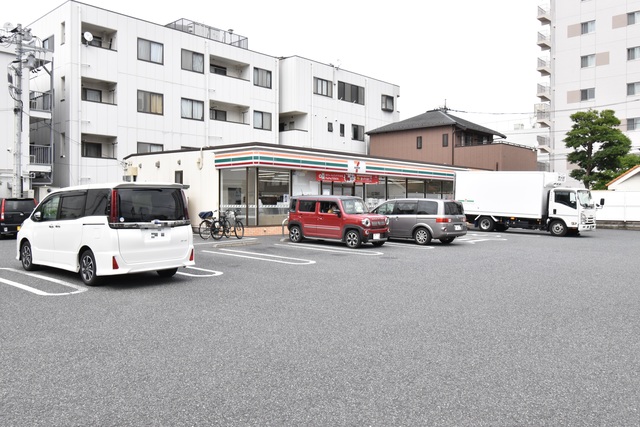 ��ʌ�����s�≺���R���ڂ̃A�p�[�g�̎���