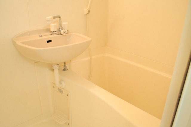 ��ʌ��������܎s��{��{���R���ڂ̃}���V�����̐��ʏ�