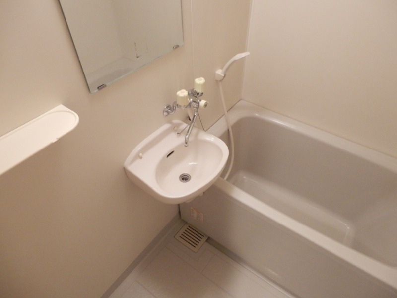 ��ʌ��������܎s��{�撇���R���ڂ̃}���V�����̐��ʏ�