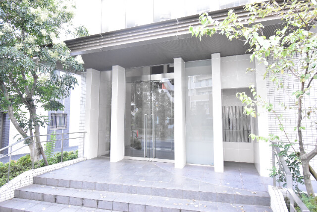 ��ʌ�����s���L�P���ڂ̃}���V�����̃G���g�����X