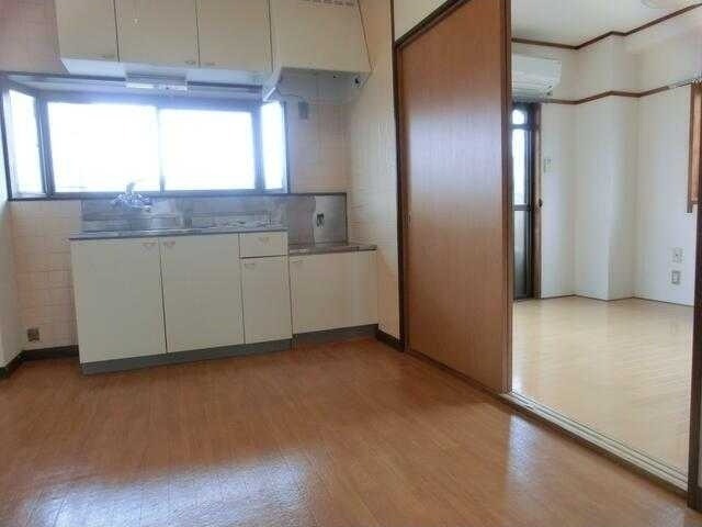 ��ʌ��k�����S�ɓޒ����R���ڂ̃}���V�����̃L�b�`��