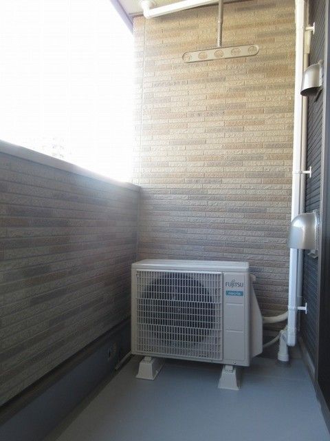 ��ʌ������s���]�P���ڂ̃A�p�[�g�̃o���R�j�[