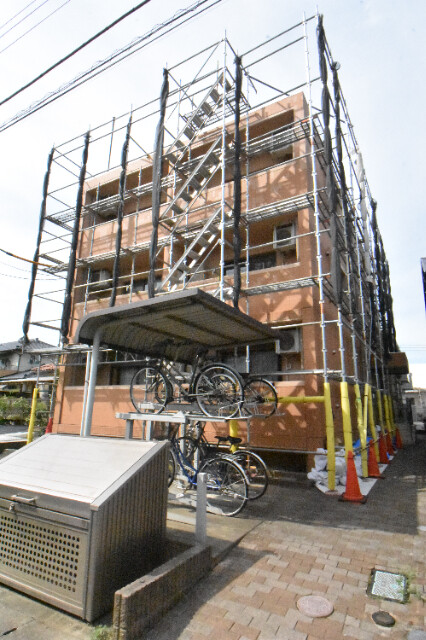 ��ʌ��k�����S�ɓޒ����R���ڂ̃}���V�����̃G���g�����X