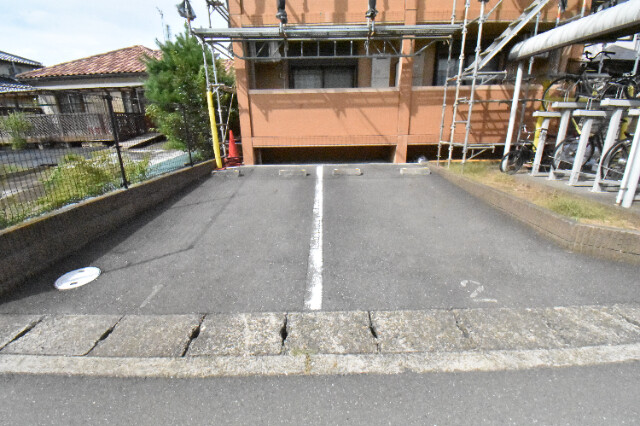 ��ʌ��k�����S�ɓޒ����R���ڂ̃}���V�����̒��ԏ�