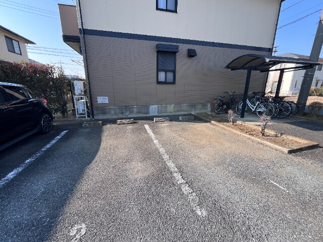 ��ʌ��k�����S�ɓޒ������R���ڂ̃A�p�[�g�̒��ԏ�