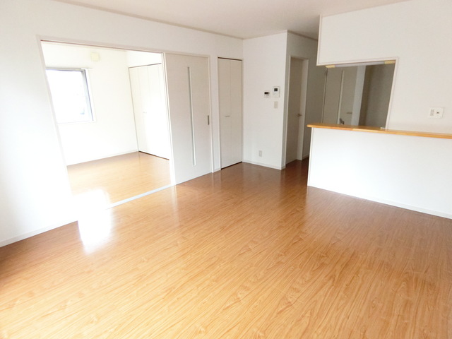 ��ʌ��k�����S�ɓޒ������Q���ڂ̃A�p�[�g�̋��ԁE���r���O