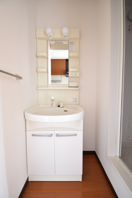 ��ʌ��z�J�s���������̃A�p�[�g�̐��ʏ�