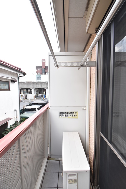 ��ʌ��z�J�s���������̃A�p�[�g�̃o���R�j�[