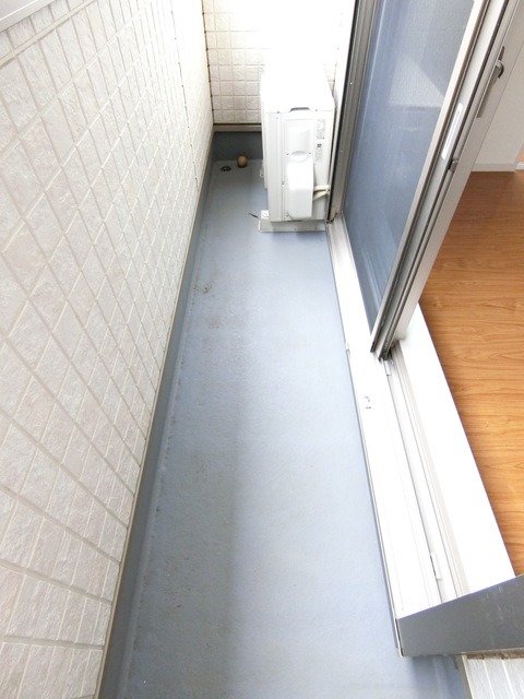 ��ʌ��k�����S�ɓޒ������Q���ڂ̃A�p�[�g�̃o���R�j�[