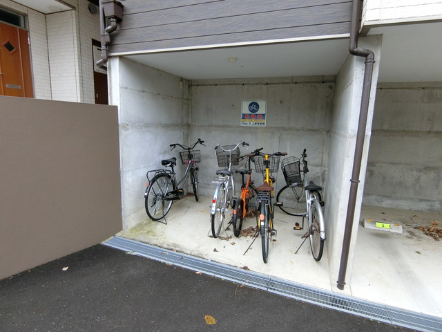 ��ʌ��k�����S�ɓޒ������Q���ڂ̃A�p�[�g�̂��̑�