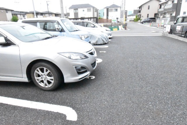 ��ʌ��z�J�s���C�N�^�E���T���ڂ̃A�p�[�g�̒��ԏ�