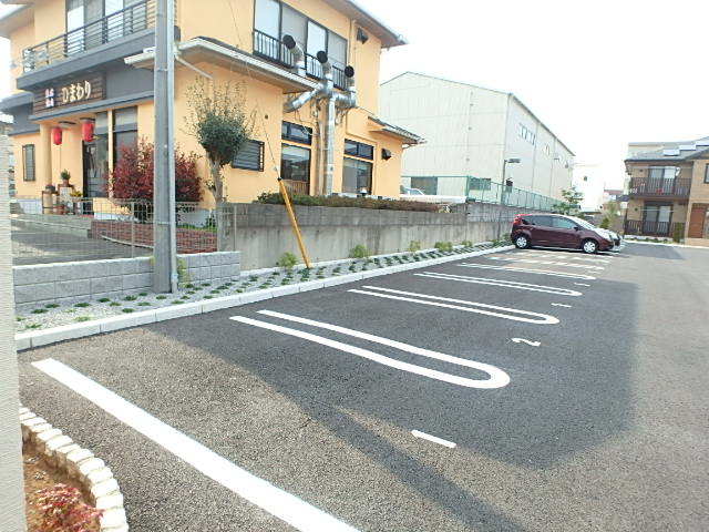 ��ʌ��������܎s�k��{�����̃A�p�[�g�̒��ԏ�