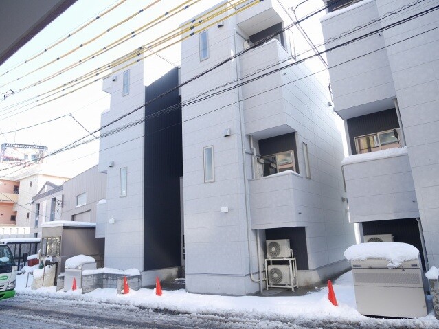 ��ʌ�����s���ԂP����1-8�̃A�p�[�g�̌����O��