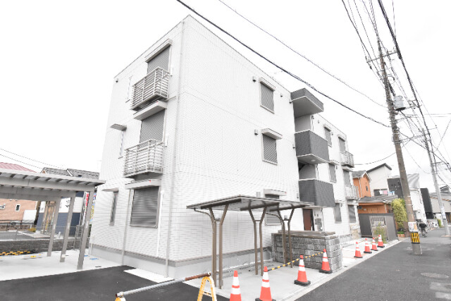 ��ʌ�����s�厚���̃A�p�[�g�̌����O��