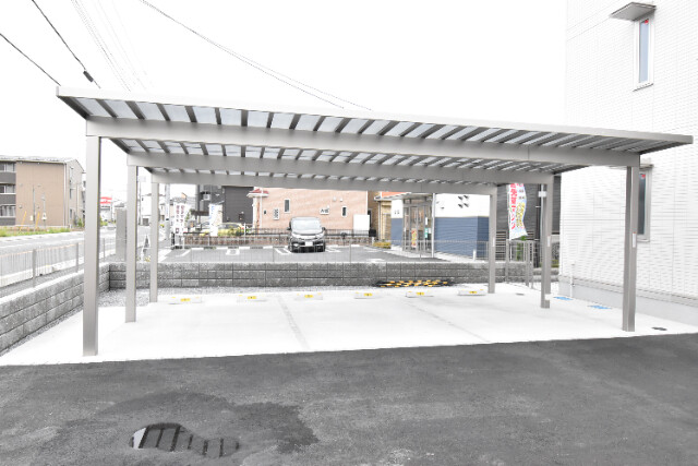 ��ʌ�����s�厚���̃A�p�[�g�̒��ԏ�