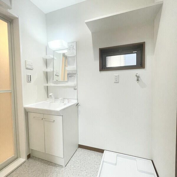 ��ʌ�����s�씵���J�U���ڂ̃A�p�[�g�̐��ʏ�