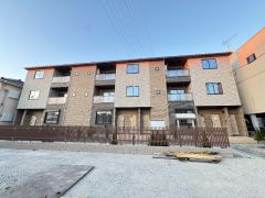 ��ʌ�����s���ԂR���ڂ̃A�p�[�g�̌����O��