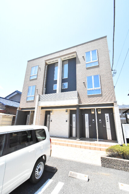 ��ʌ�����s���ԂR���ڂ̃A�p�[�g�̌����O��