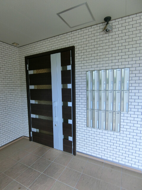 ��ʌ��������܎s�k��A�|���P���ڂ̃A�p�[�g�̃G���g�����X