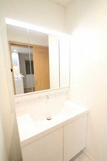 ��ʌ��������܎s��{��㏬���̃A�p�[�g�̐��ʏ�