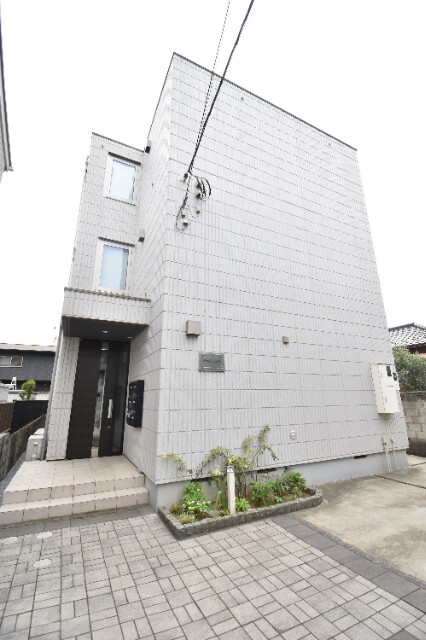 ��ʌ��������܎s��{��y�蒬�Q���ڂ̃}���V�����̌����O��