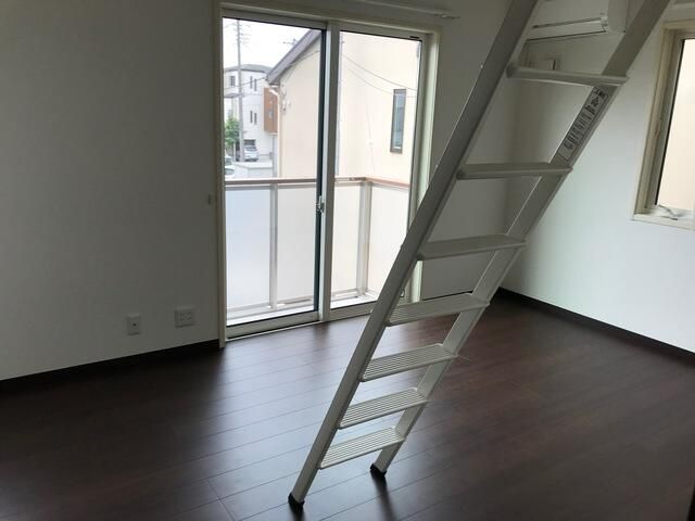 ��ʌ��������܎s�k��A�|���P���ڂ̃e���X�n�E�X�̃o���R�j�[