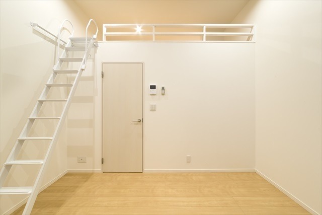 ��ʌ��������܎s�����擌��{�U���ڂ̃A�p�[�g�̋��ԁE���r���O