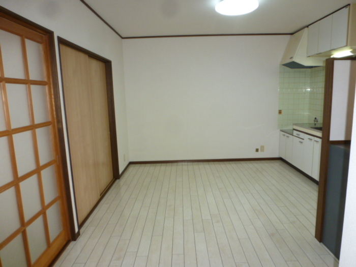 ��ʌ�����s�˒˓��S���ڂ̃A�p�[�g�̋��ԁE���r���O