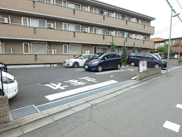 ��ʌ��������܎s��掭��܂Q���ڂ̃A�p�[�g�̒��ԏ�