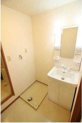 ��ʌ��������܎s�Y�a���؍�Q���ڂ̃}���V�����̐��ʏ�