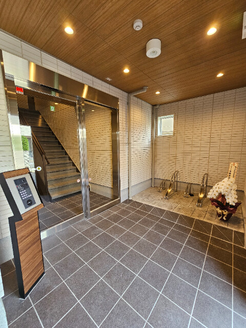 ��ʌ��������܎s��{��y�蒬�R���ڂ̃A�p�[�g�̃G���g�����X