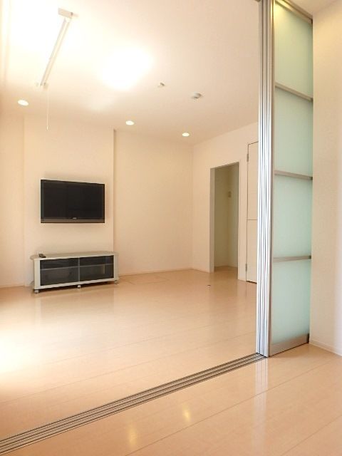 ��ʌ��������܎s�k��������Q���ڂ̃A�p�[�g�̂��̑������E�X�y�[�X