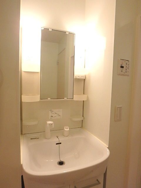 ��ʌ��������܎s�k��������Q���ڂ̃A�p�[�g�̐��ʏ�