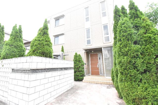 ��ʌ��������܎s�k��������Q���ڂ̃A�p�[�g�̃G���g�����X