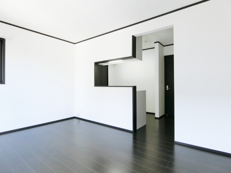 ��ʌ��@�c�s���m�؂S���ڂ̃e���X�n�E�X�̋��ԁE���r���O